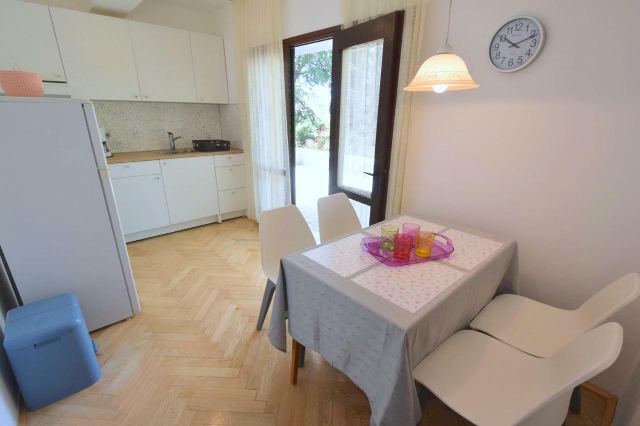 Apartments Jadanec Malinska Exterior foto
